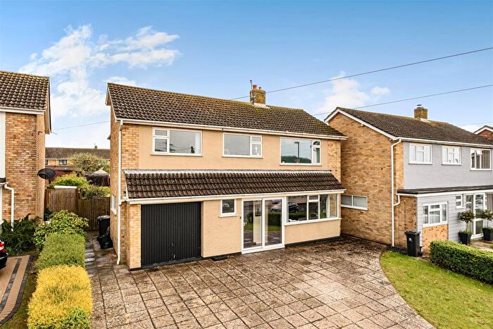 4 Bedroom Detached House For Sale In Radipole Lane, Weymouth, DT4