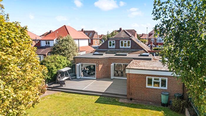 6 Bedroom Detached House For Sale In St Lawrence Avenue, Worthing, BN14