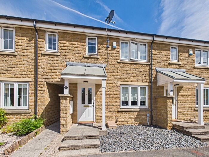 3 Bedroom Town House For Sale In Goodfellow Close, Cottingley, Bingley, BD16