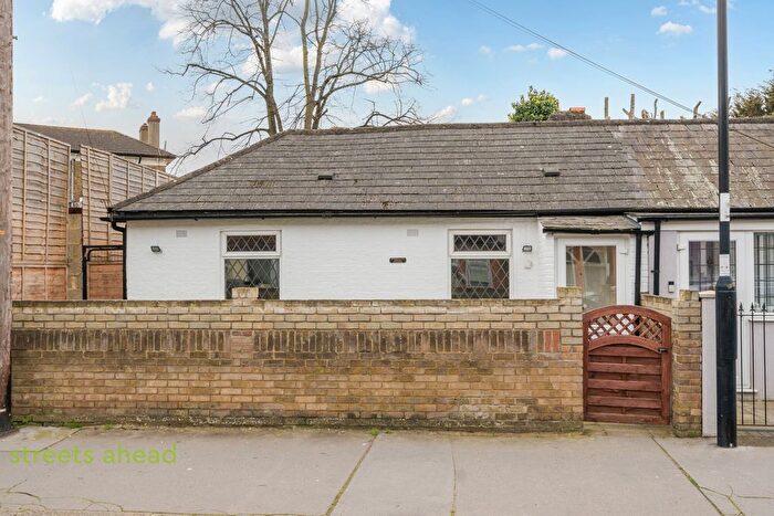 2 Bedroom Bungalow For Sale In Colliers Water Lane, Thornton Heath, CR7