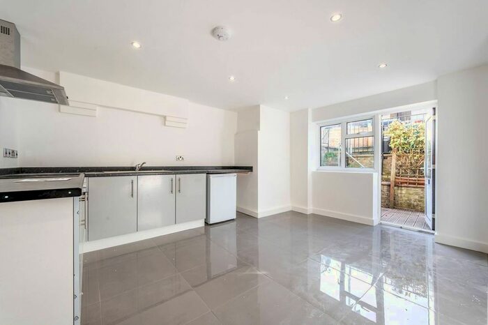 1 Bedroom Flat To Rent In Oakhill Road, East Putney, London, SW15