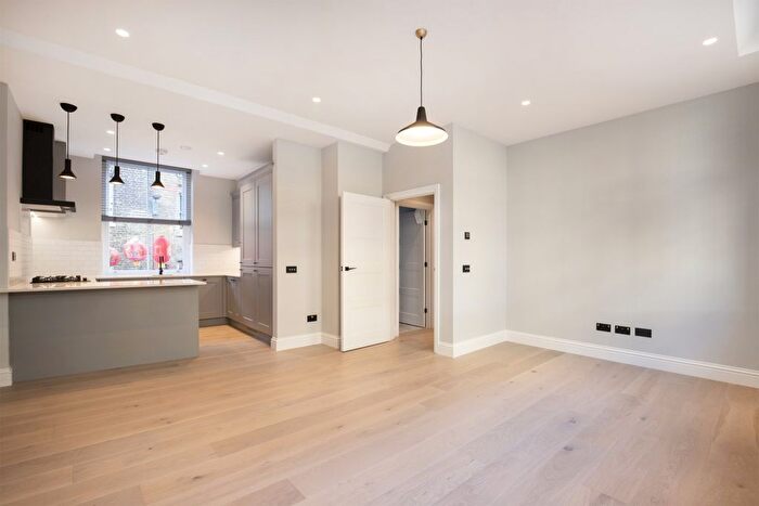 1 Bedroom Flat To Rent In Shaftesbury Avenue, Chinatown, W1D