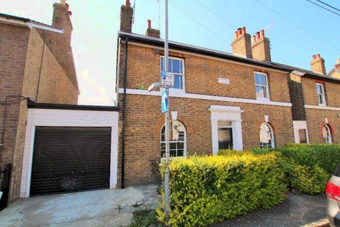 4 Bedroom Detached House To Rent In Primrose Hill, Chelmsford, CM1