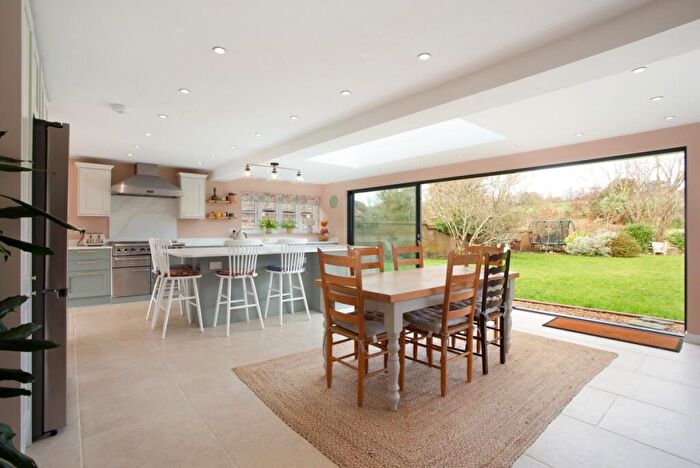 6 Bedroom Detached House To Rent In Lower Froyle, GU34