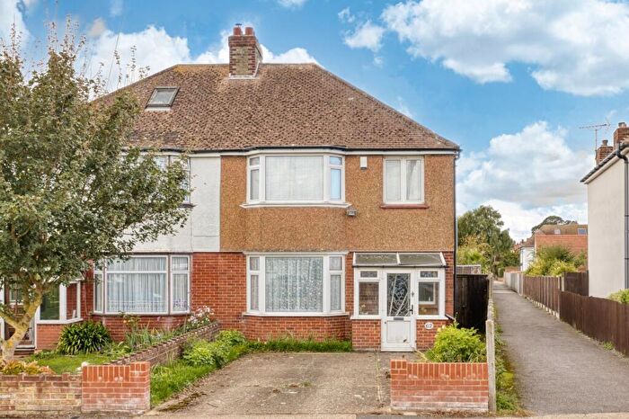 3 Bedroom Semi Detached House For Sale In Salisbury Avenue, Broadstairs, Kent, CT10