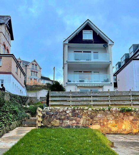 3 Bedroom Apartment To Rent In Torrs Park, Ilfracombe, EX34