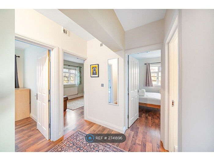 4 Bedroom Flat To Rent In Poynders Gardens, London, SW4