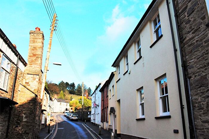 2 Bedroom Flat To Rent In High Street, Dulverton, TA22
