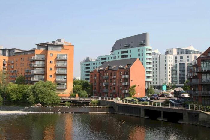 2 Bedroom Flat To Rent In Turlow Court, Leeds, LS9