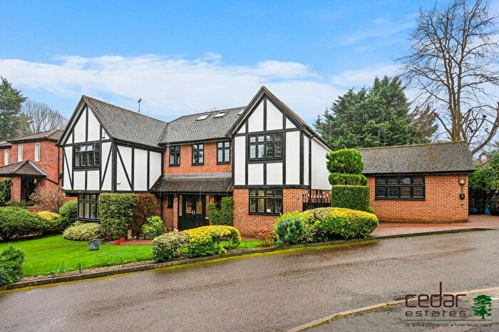 6 Bedroom Detached House For Sale In Highfields, Radlett, WD7