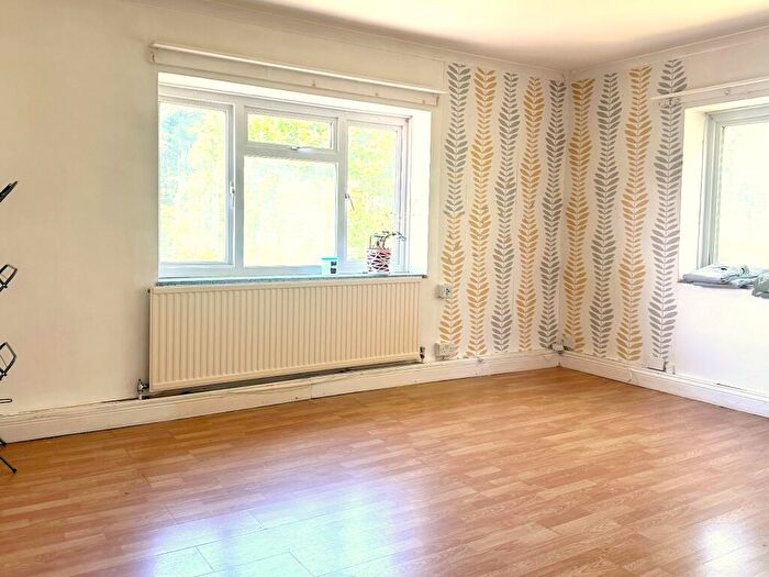 2 Bedroom Flat To Rent In Elwyn Gardens, Lee, SE12