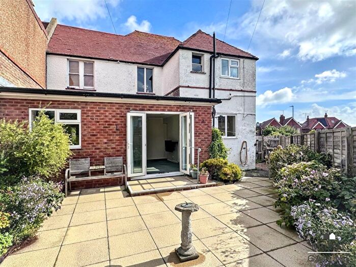 1 Bedroom Flat For Sale In Charleston Road, Eastbourne, BN21