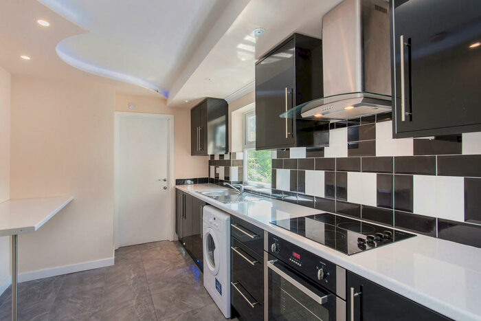 1 Bedroom Apartment To Rent In Gordon Road, Peckham, London, SE15