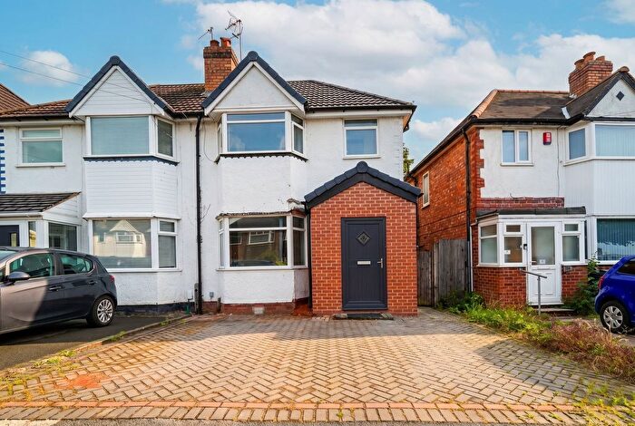 3 Bedroom Semi Detached House For Sale In Woodvale Road, Hall Green, B28