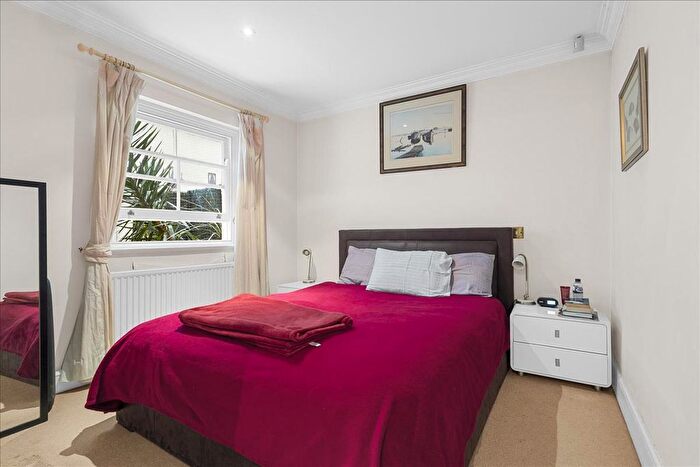 1 Bedroom Flat To Rent In Palace Gate, London, W8