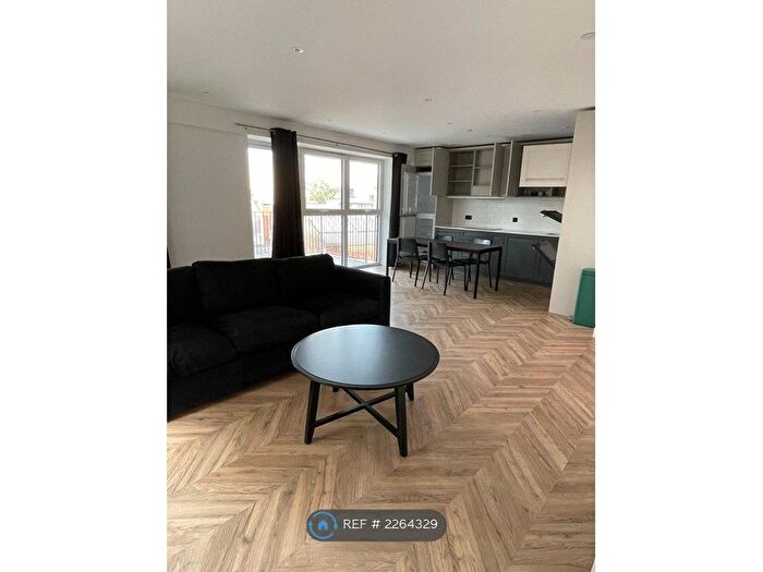 2 Bedroom Flat To Rent In Tryon House, Kingston Upon Thames, KT1