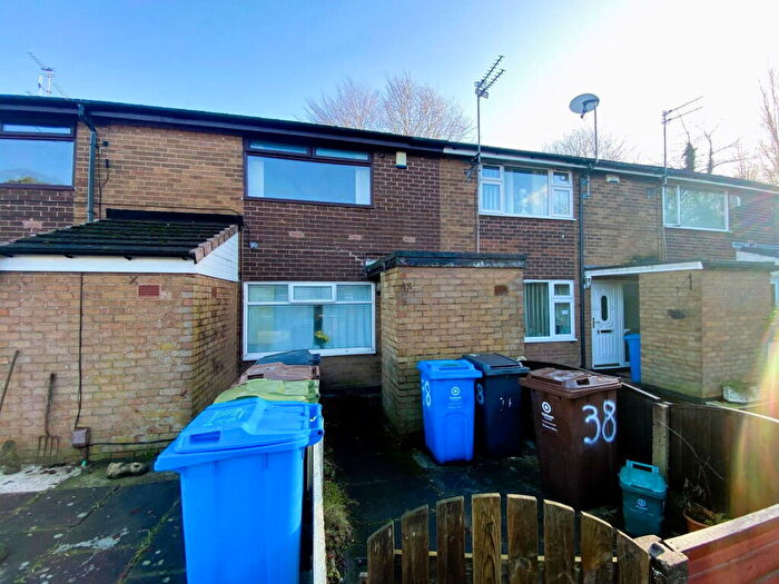 2 Bedroom Maisonette For Sale In Clevedon Road, Chadderton, Oldham, OL9