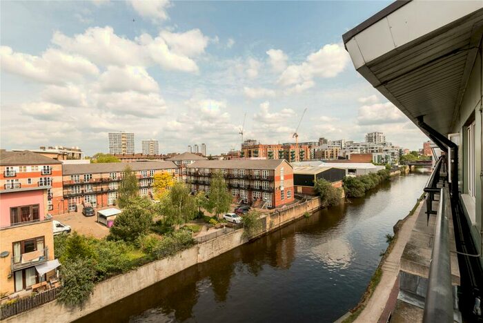 2 Bedroom Apartment To Rent In Broomfield Street, E14