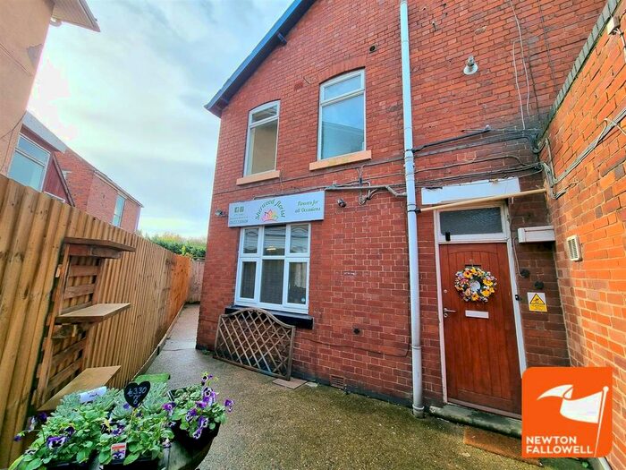 3 Bedroom Flat To Rent In Forest Road, Ollerton, Newark, NG22