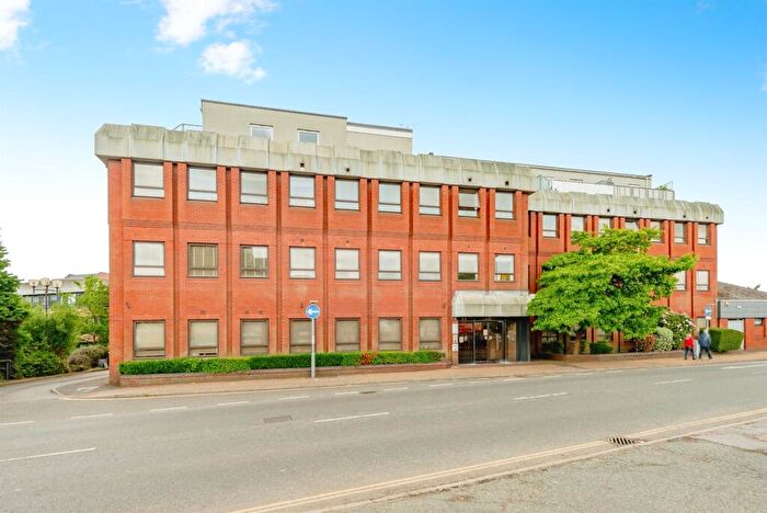 2 Bedroom Flat For Sale In White Lion Close, East Grinstead, RH19