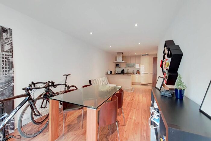 2 Bedroom Flat To Rent In Plumbers Row, , Aldgate, London, E1