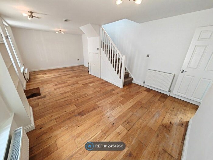 2 Bedroom End Of Terrace House To Rent In Plainmoor Road, Torquay, TQ1