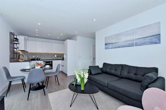 2 Bedroom Flat To Rent In Darjeeling House, Memorial Avenue, Slough, SL1