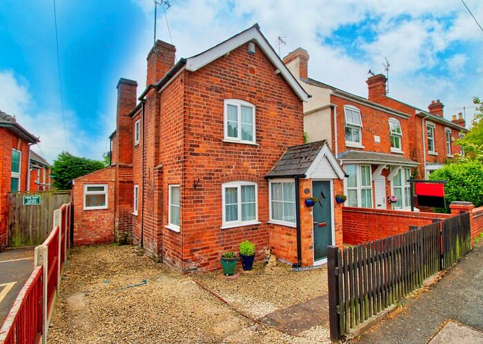 2 Bedroom Detached House For Sale In Droitwich Road, Fernhill Heath, Worcester, WR3