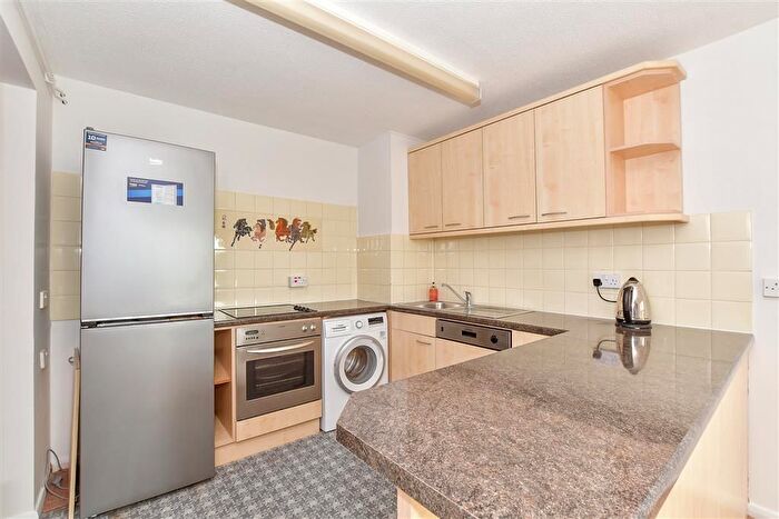 2 Bedroom Flat For Sale In Mill Crescent, Tonbridge, Kent, TN9