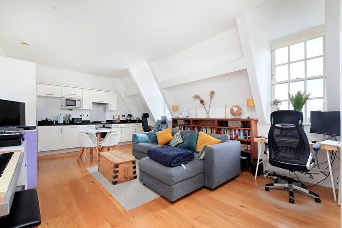 1 Bedroom Flat To Rent In Clapham Common South Side, Clapham South, London, SW4