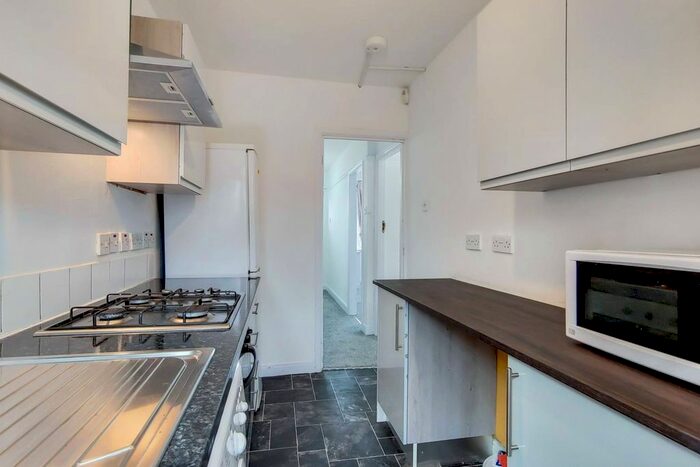 3 Bedroom Property To Rent In Beechwood Gardens, Ealing, London, NW10