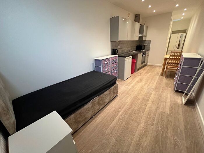 Studio To Rent In Cranbourne Gardens, London, NW11