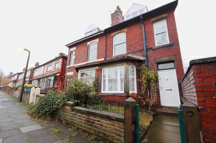 3 Bedroom Semi-Detached House To Rent In Grosvenor Road, Whitefield, Manchester M45