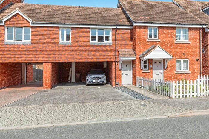 2 Bedroom Flat For Sale In Eglington Drive, Wainscott, Rochester, Kent, ME3