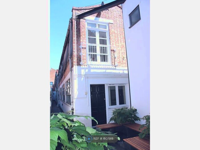 4 Bedroom Flat To Rent In Southampton Way, London, SE5