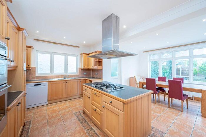 5 Bedroom Detached House To Rent In Crespigny Road, Hendon, London, NW4