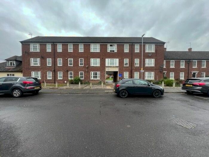 2 Bedroom Flat To Rent In Fountain Place, Waltham Abbey, EN9