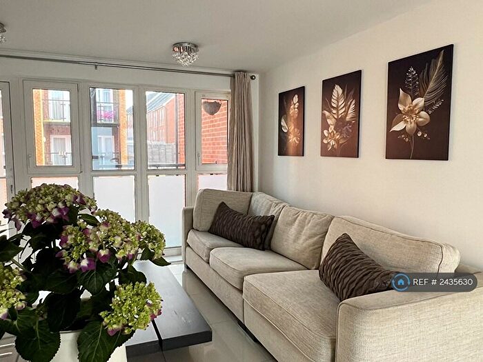 2 Bedroom Flat To Rent In Oakes Crescent, Dartford, DA1