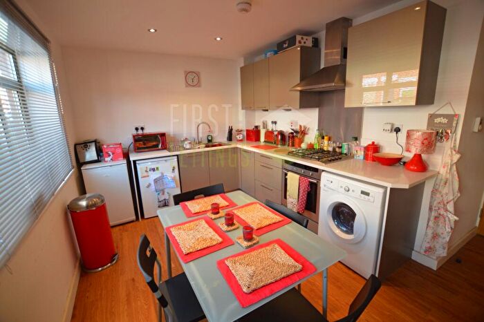 2 Bedroom Flat To Rent In Avenue Road Extension, Clarendon Park, LE2