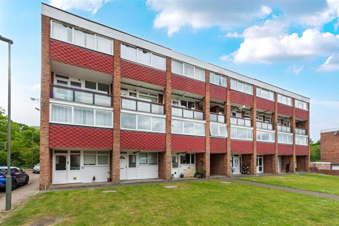 2 Bedroom Maisonette For Sale In Edgewood Drive, Orpington, BR6