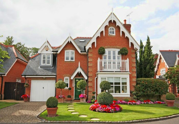 4 Bedroom Detached House To Rent In Devey Close, Kingston Upon Thames, KT2