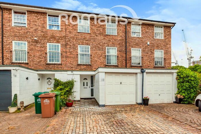 4 Bedroom Town House To Rent In Kestrel Avenue, Staines-Upon-Thames, TW18