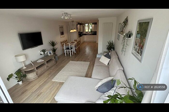 3 Bedroom Maisonette To Rent In Sunbury Lane Battersea, London, SW11