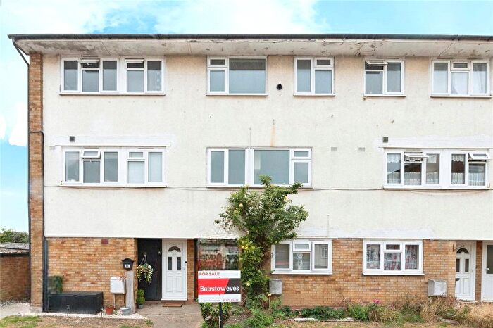 2 Bedroom Maisonette For Sale In Market Avenue, Wickford, Essex, SS12