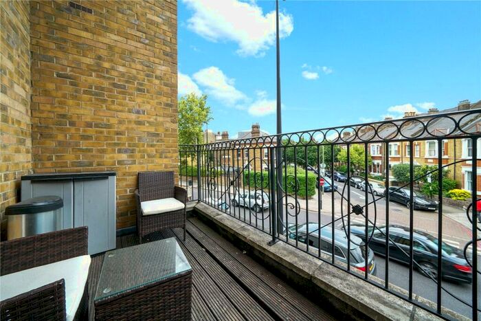2 Bedroom Flat To Rent In Bridge Theatre Apartments, Battersea Bridge Road, London, SW11