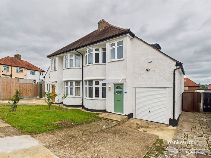 3 Bedroom Semi-Detached House To Rent In Meadow Way, London, NW9