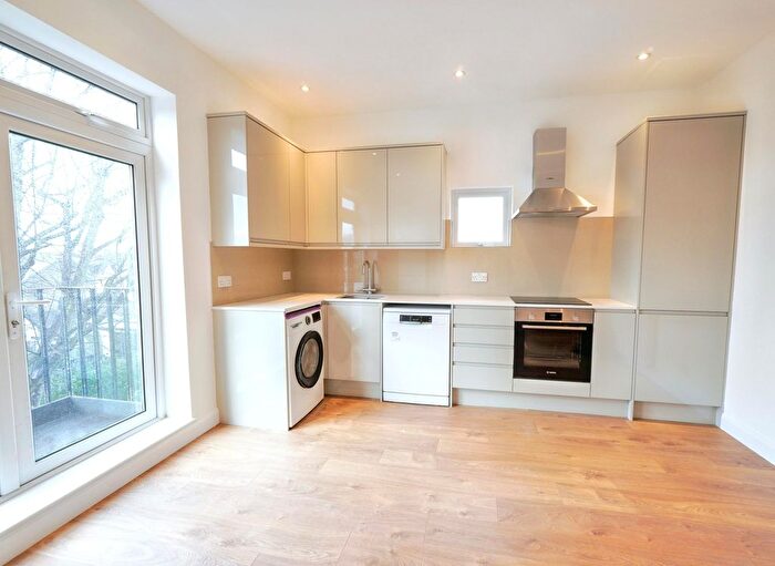 2 Bedroom Flat To Rent In Colney Hatch Lane, London, N10