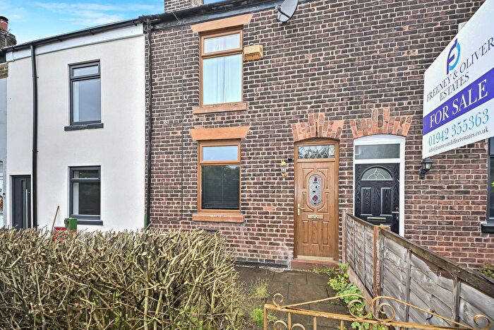2 Bedroom Terraced House For Sale In Leigh Road, Westhoughton, Bolton, BL5