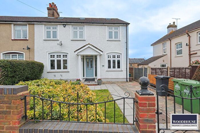 5 Bedroom Semi-Detached House For Sale In Churchgate Road, Cheshunt, EN8