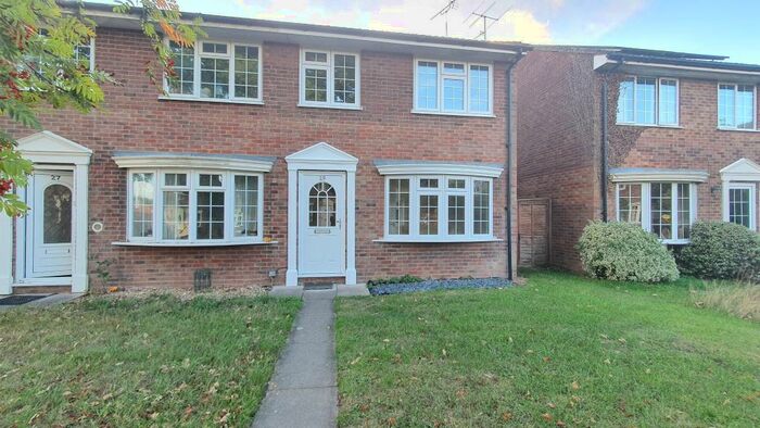 3 Bedroom End Of Terrace House To Rent In Jubilee Close, Tadley, RG26